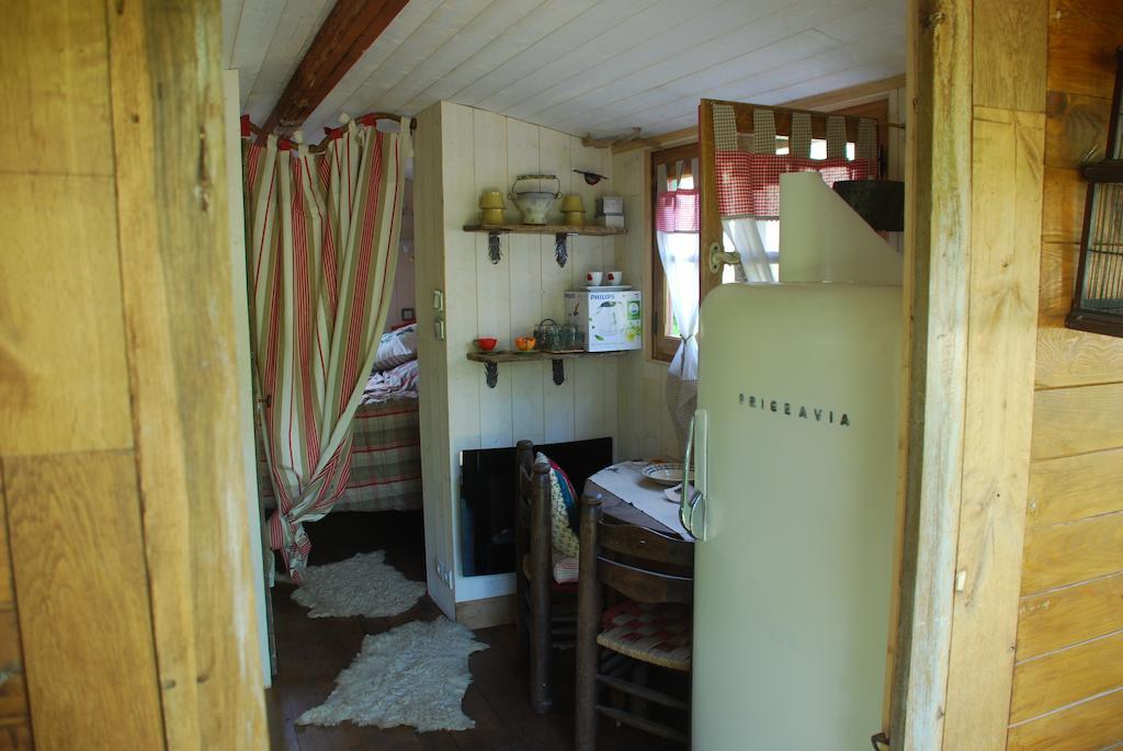 Maison D'Hotes Ainsi Soie T-Il Combovin 객실 사진