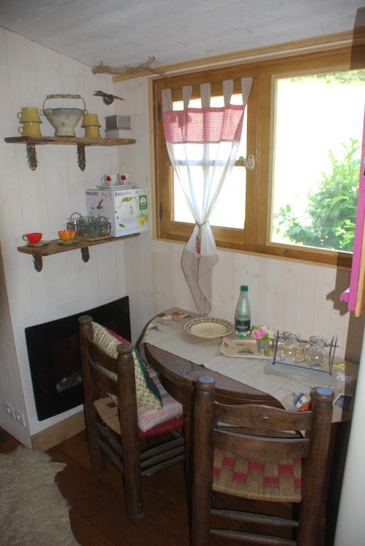 Maison D'Hotes Ainsi Soie T-Il Combovin 객실 사진